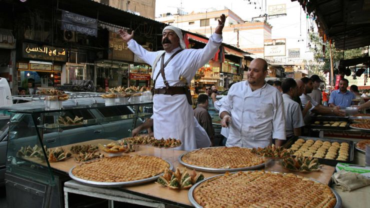 حلويات رمضان حاضرة على موائد الصائمين في بعض المحافظات السورية